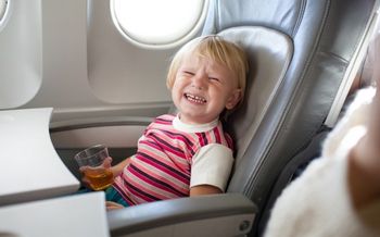 Дети до 5 лет в самолете. Перевозка детей до 5-и лет самолетом