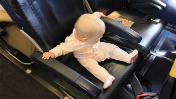 Правила перевозки детей до 5 лет самолетом. Ребенек 5 лет в самолете: правила перевозки