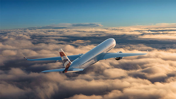 Самолет A350-1000 авиакомпании British Airways в полете над плотной облачностью.