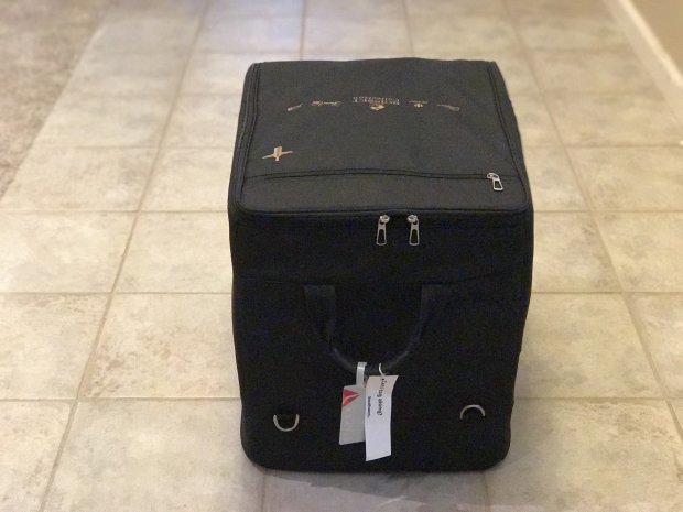 Готов к полету: винный чемодан на колесах. (Мэри Орлин/Бэй. 