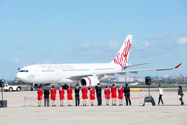 Самолет Boeing авиакомпании Virgin Australia и экипаж в Сиднее